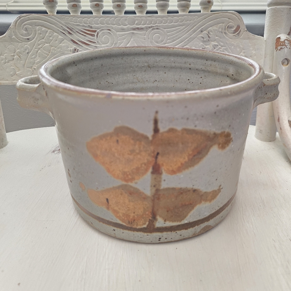 Handcrafted Ceramic with Leaf Design